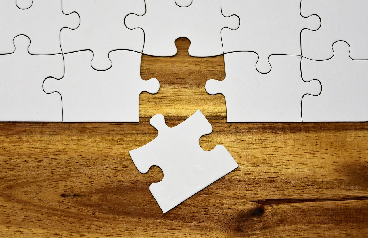 How to Create a DIY Puzzle Table for Family Fun